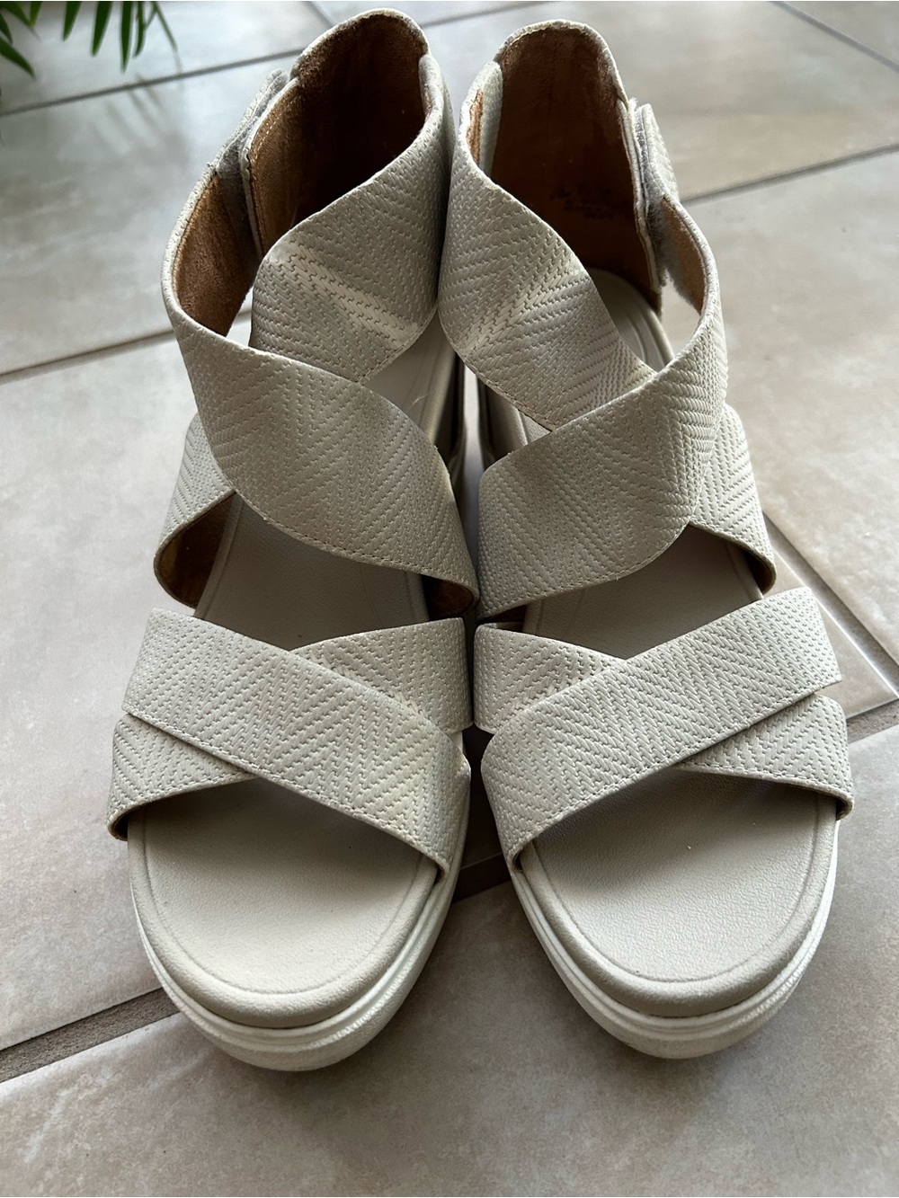 Women’s Dr Scholls Cream Elastic Cross-Strap Sandals